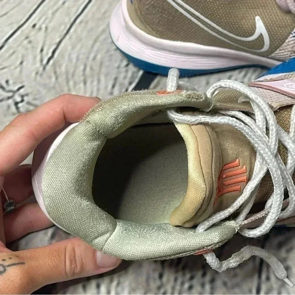 Nike Kyrie 7 1 World 1 People Youth size 4 Sneakers